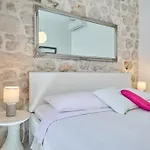 Apartman Festa & *