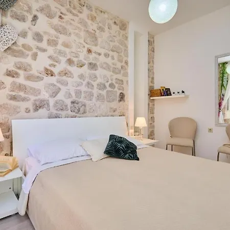 Festa & Apartmán *